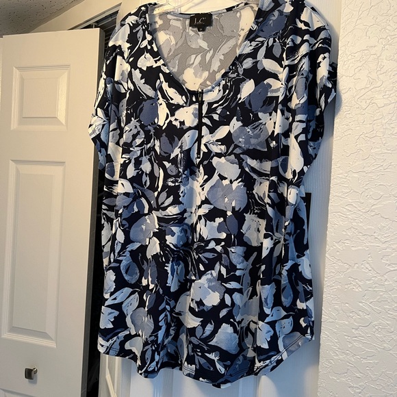 LC by LAURA CRUZ 2X BLUE & WHITE ZIP NECKLINE SHORT SLEEVE TOP - Picture 8 of 8